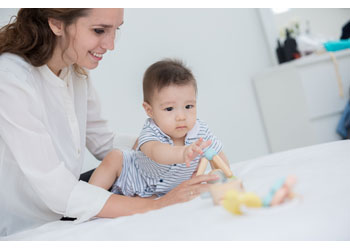 PlanToys - Triangle Clutching Toy Pastels