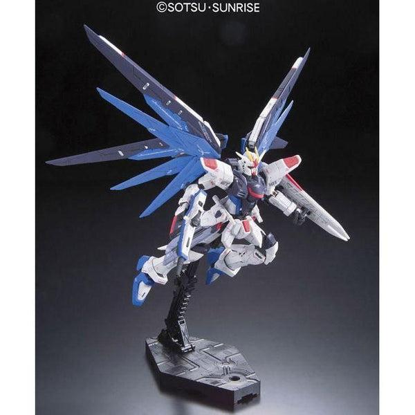 Bandai RG 1/144 Freedom Gundam