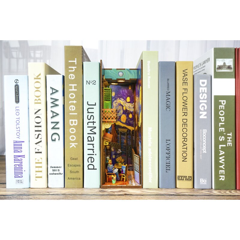 DIY Book Nook Vincent's World - Good Games