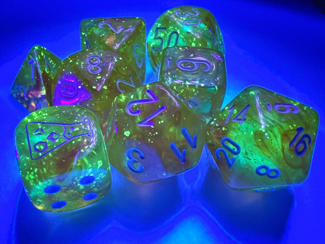 Chessex - Borealis Polyhedral 7 Dice Set - Canary/White Luminary (CHX30053) - Good Games