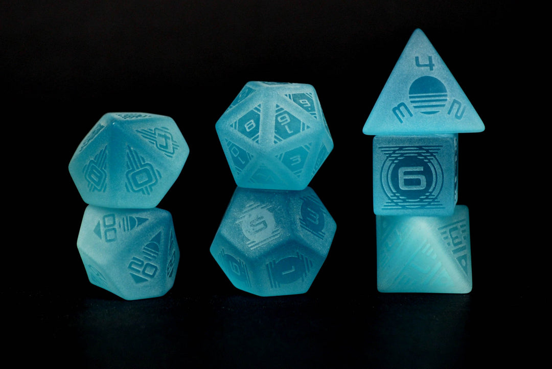 Level Up Dice - 80s Raised Aqua Cats Eye - Good Games