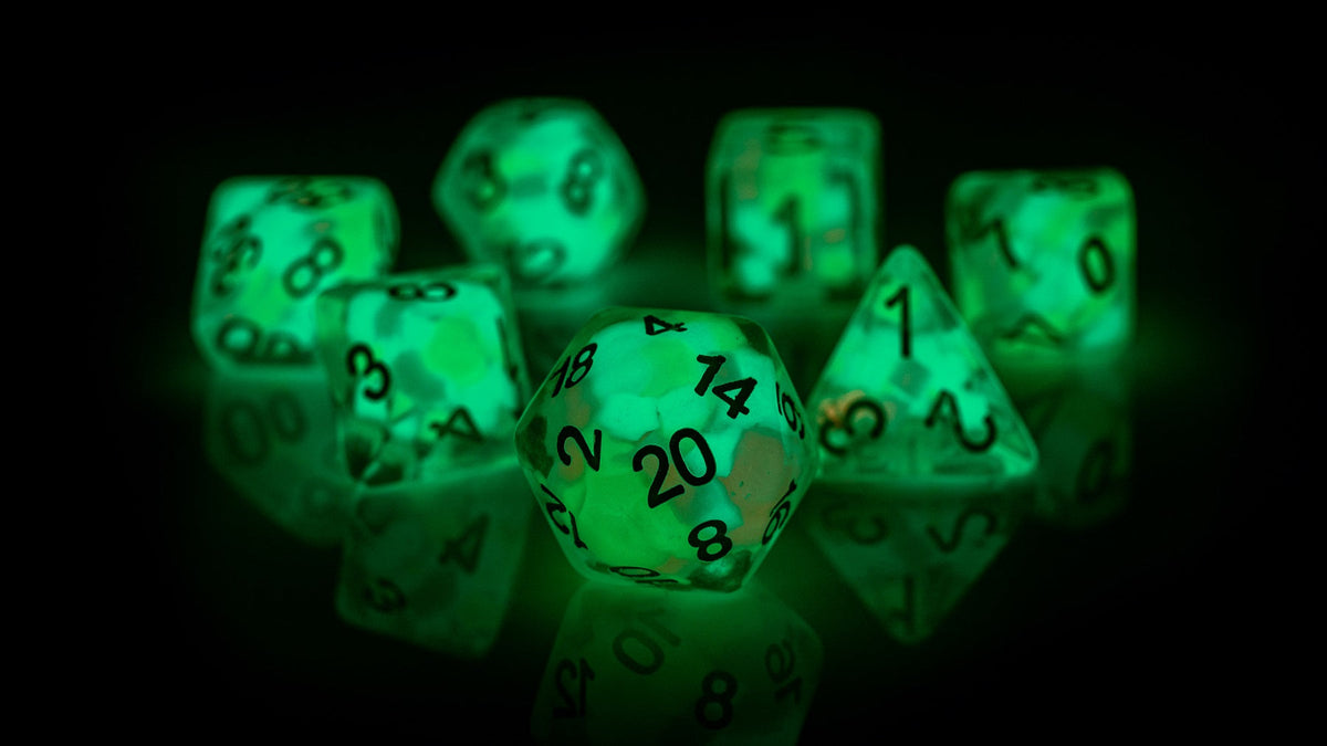 Sirius Dice - Lucky Charm Glowworm Dice Set 7 - Good Games