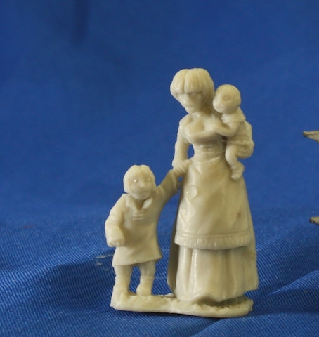 Reaper Bones Townsfolk - Mom And Kids - Good Games
