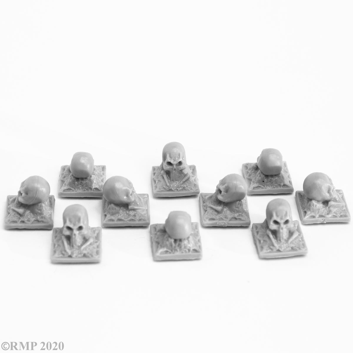 Reaper Bones Graveyard Finial - Skulls - 10 - Good Games