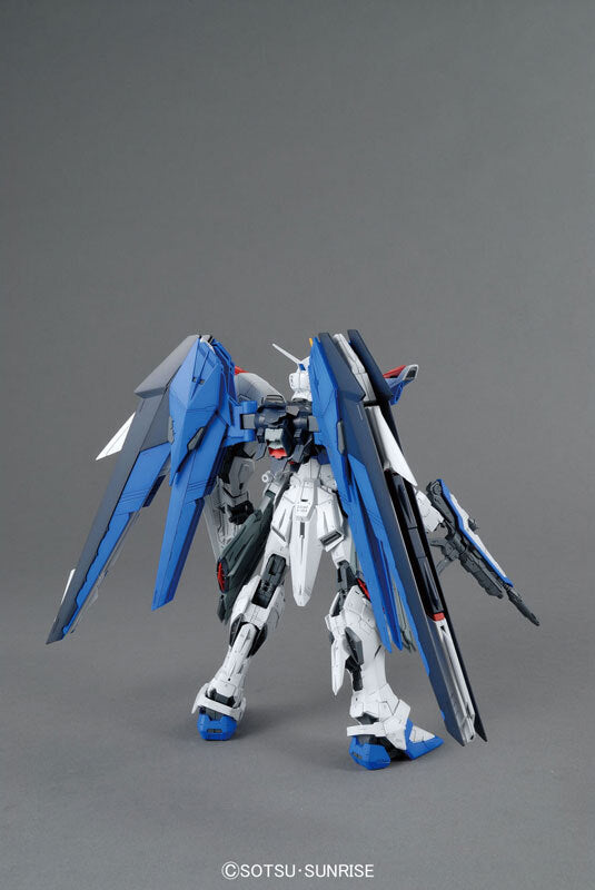 Bandai MG ZGMF-X10A Freedom Gundam VER.2.0