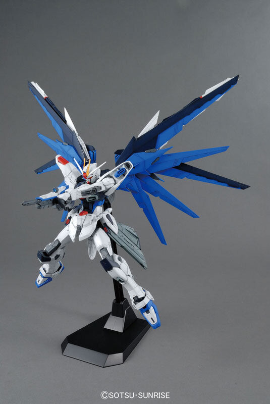 Bandai MG ZGMF-X10A Freedom Gundam VER.2.0 - Good Games