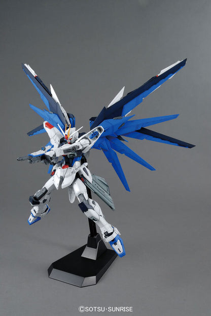Bandai MG ZGMF-X10A Freedom Gundam VER.2.0 - Good Games