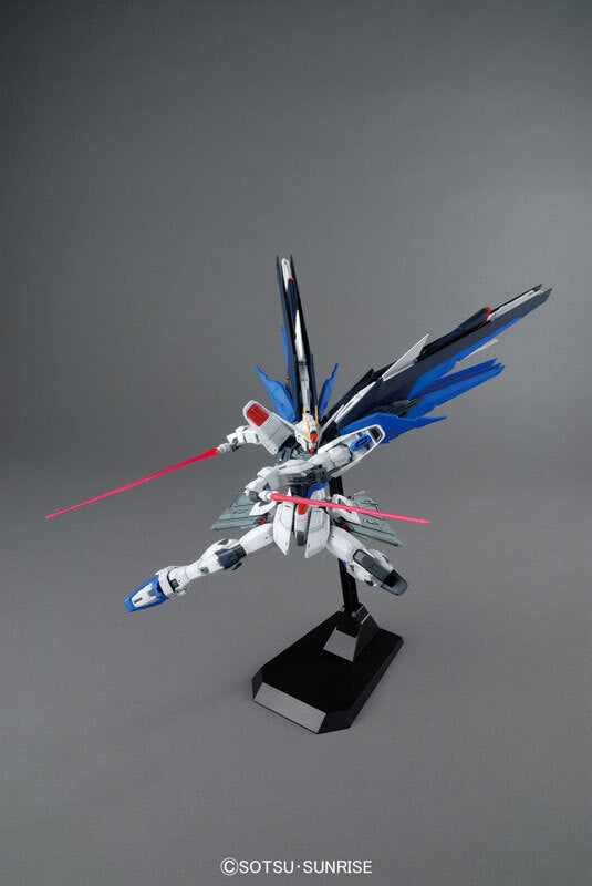 Bandai MG ZGMF-X10A Freedom Gundam VER.2.0 - Good Games