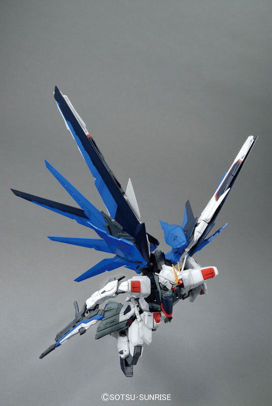 Bandai MG ZGMF-X10A Freedom Gundam VER.2.0 - Good Games