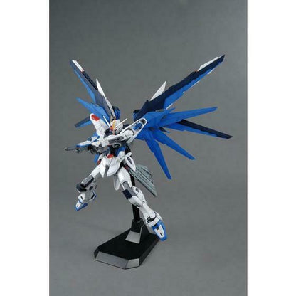 Bandai 1/100 MG Freedom Gundam Ver 2.0 - Good Games