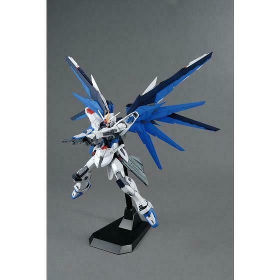 Bandai 1/100 MG Freedom Gundam Ver 2.0 - Good Games