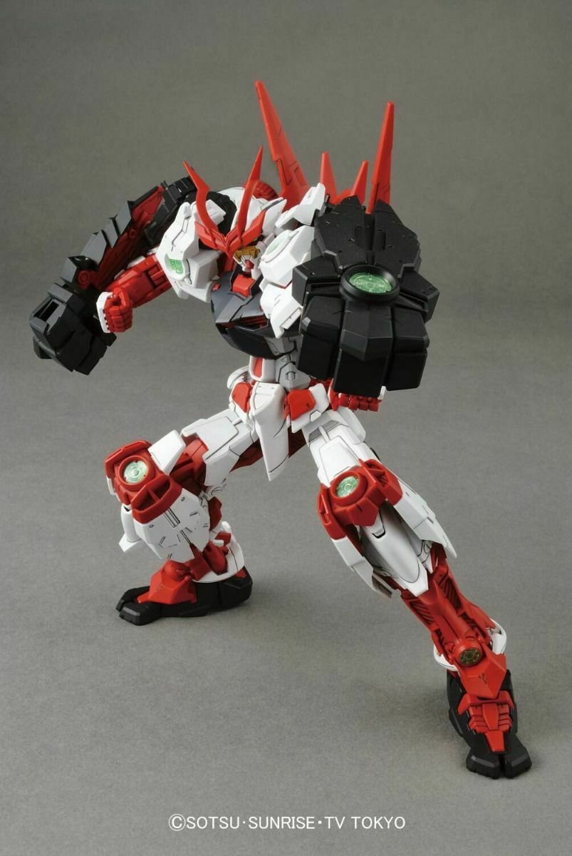 Bandai 1/100 MG Sengoku Astray Gundam